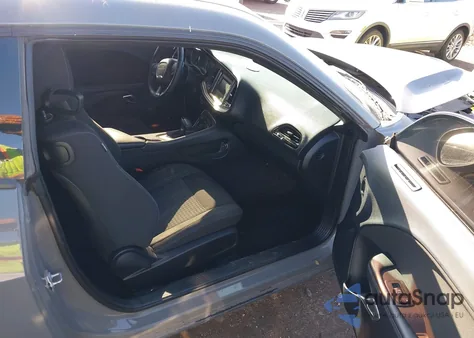 2017 Dodge Challenger Sxt z USA, uszkodzony, nr VIN 2C3CDZAG5HH573344